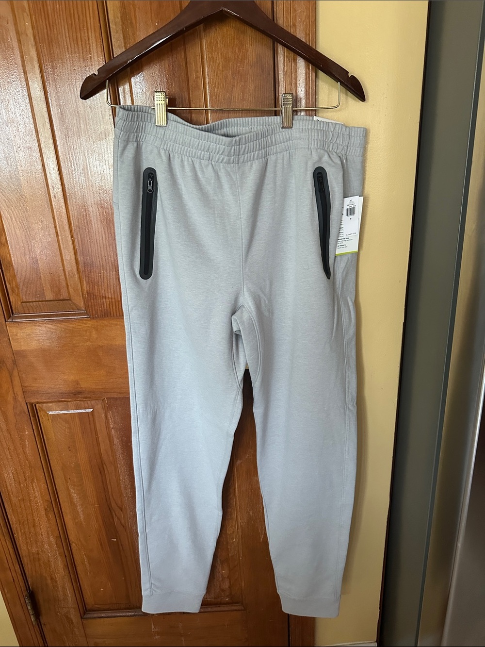 Old Navy Light Gray Men's Jogger Sweatpants with Black Zip Pockets